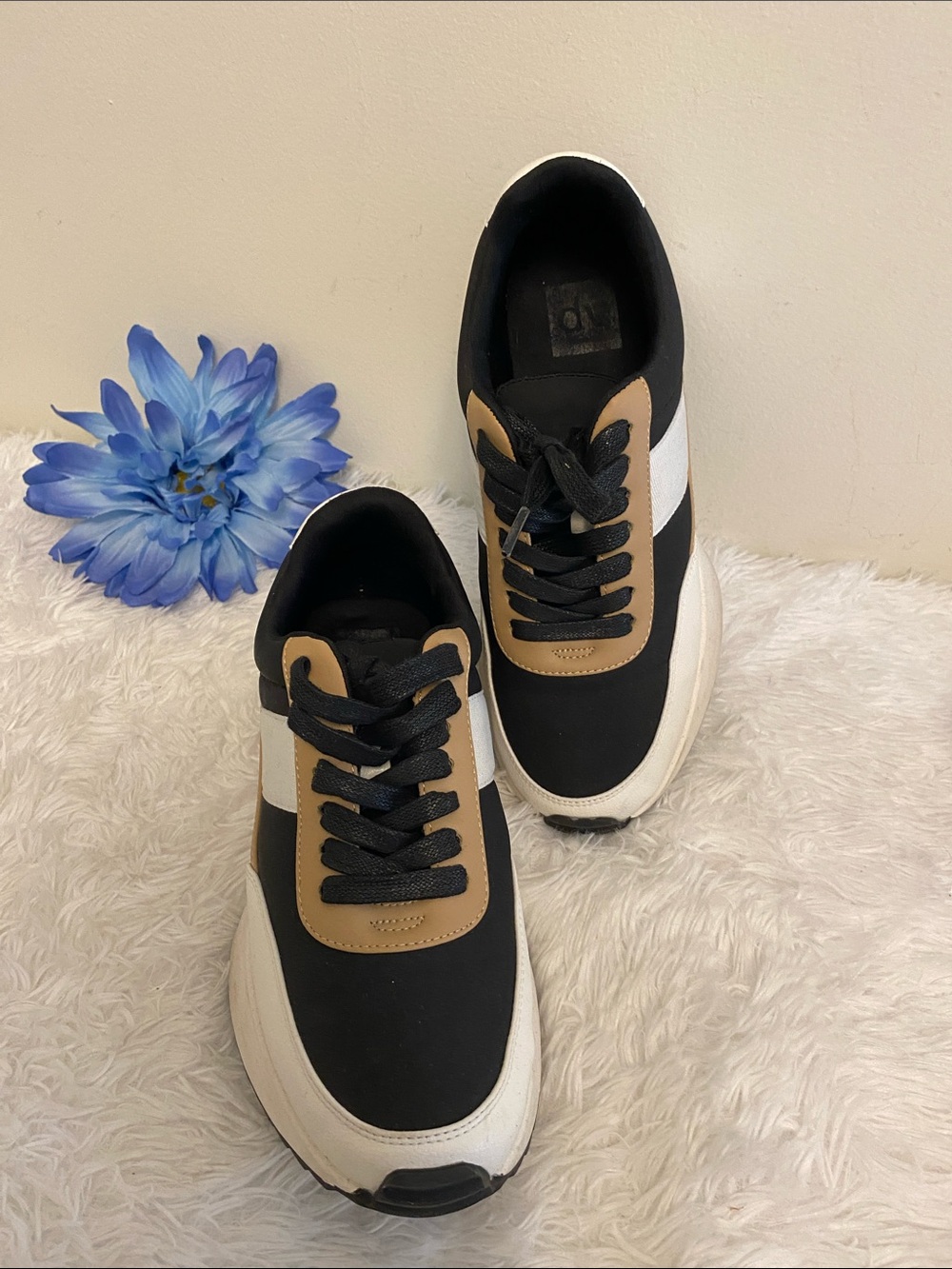 By Dolce Vita Black, White & Tan Athletic Sneakers sz 7M.